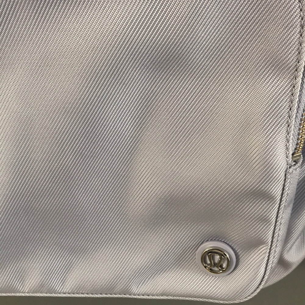 Cute Color !!! Lululemon everywhere backpack 17L - Picture 3 of 6